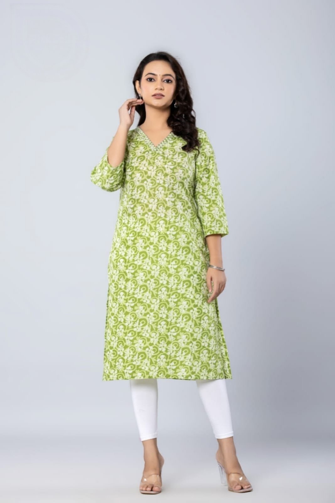 Wmen Floral Printed V-Neck Stright Kurti (Green)