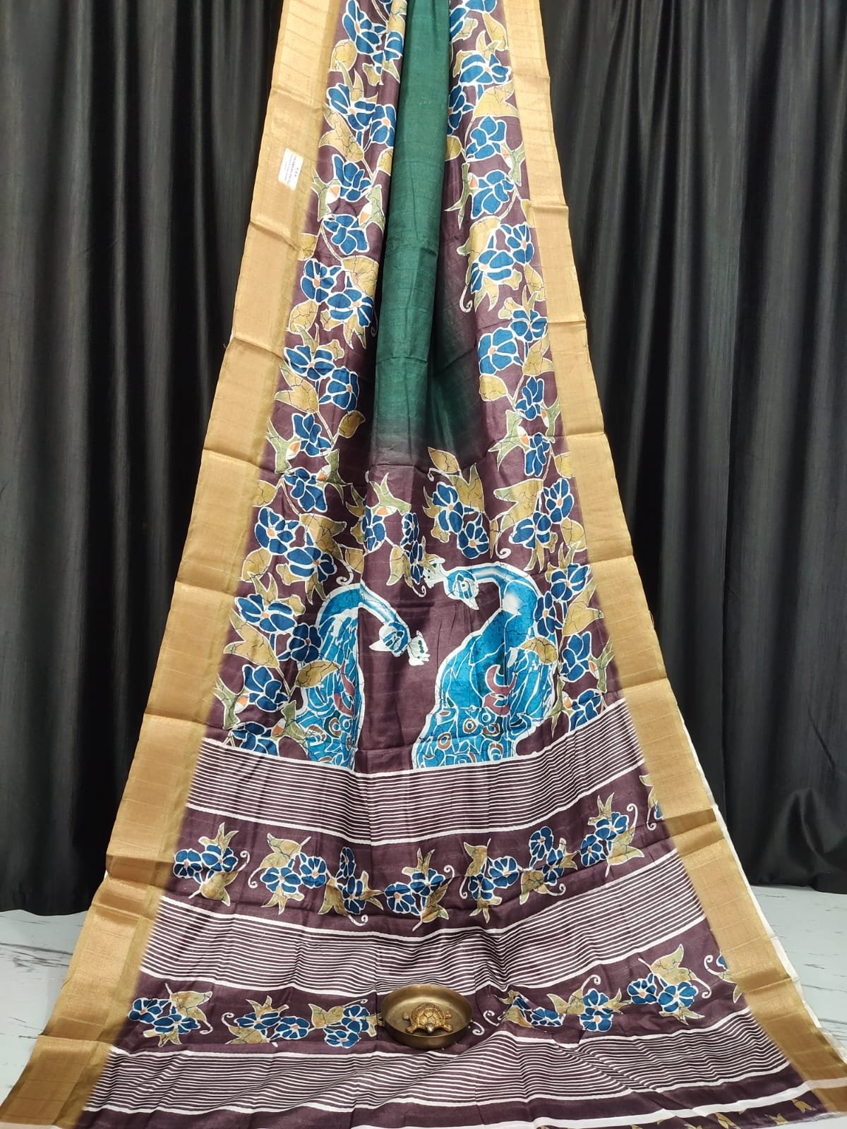 Handcrafted Bapta Tissue Saree with Abstract Pattern & Blouse Piece