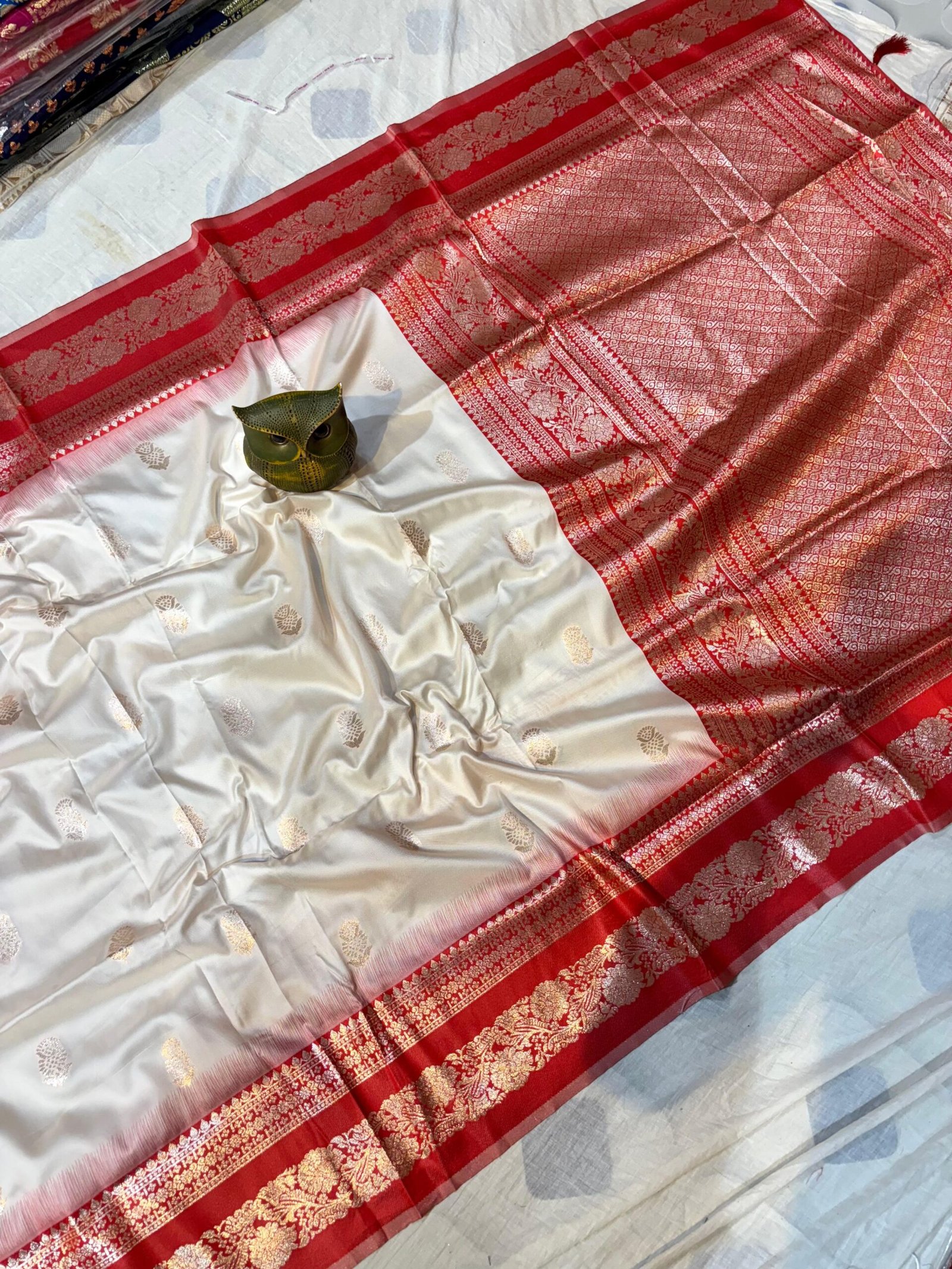 "  Handcrafted Mahabalipuram Silk Saree with Blouse Piece"